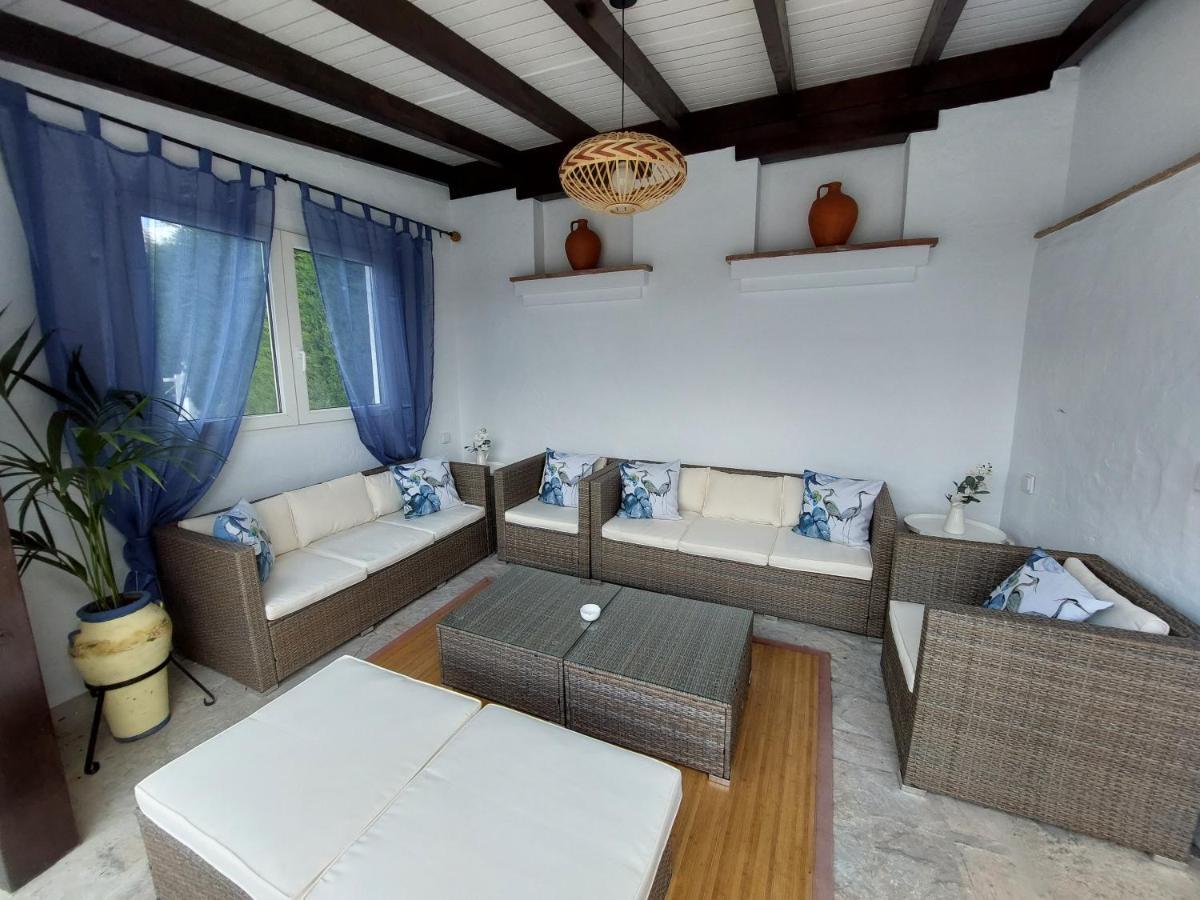 Villa El Estanque Holiday Cottage & Bungalow 아르코스델라프론테라 외부 사진
